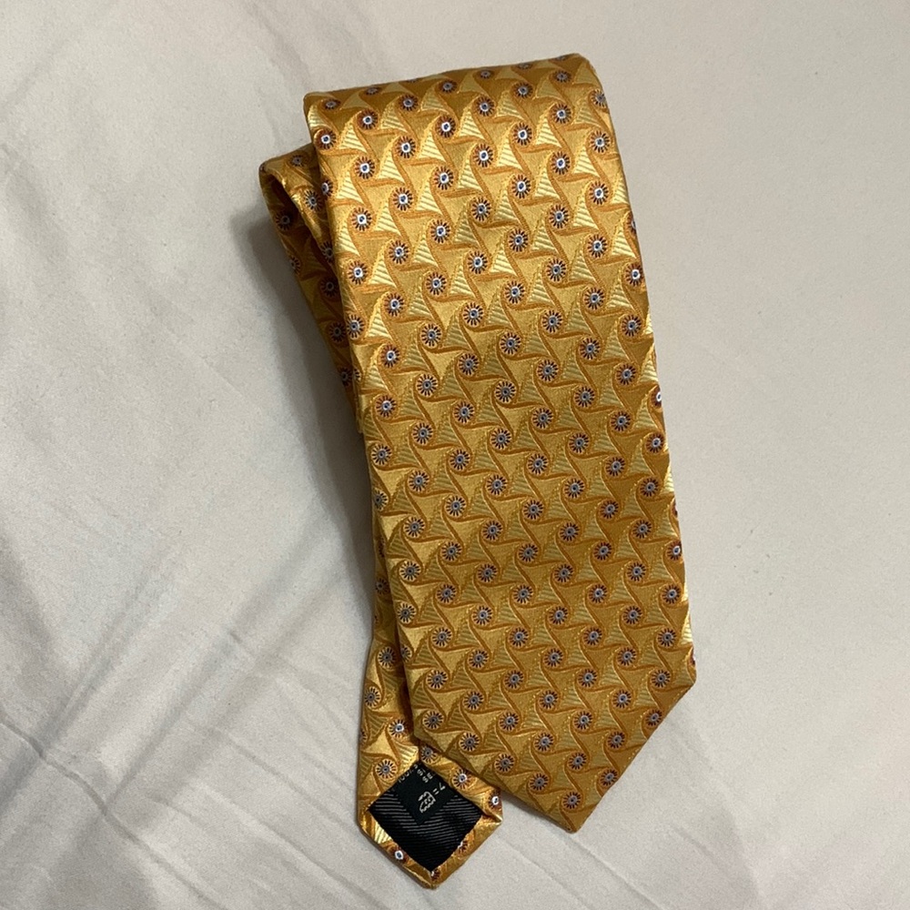 Gold tie